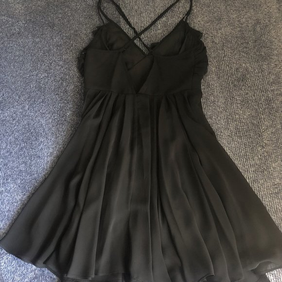 GUESS flared dress w flowy front & crisscross back - Picture 3 of 7